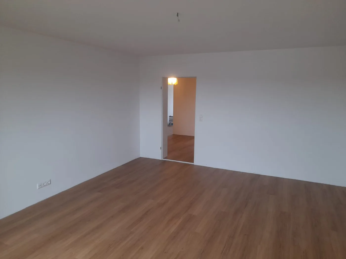 Vinyl Bodenverlegung – Foto 1 – LanciuBau